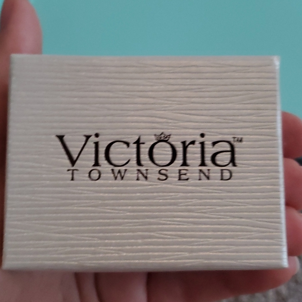 Victoria Townsend Earrings NWT - Picture 6 of 7